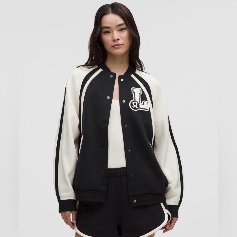 Lululemon Scuba Oversized Collegiate
Jacket Graphic Black/Light Ivory (XS/S)NWT